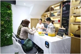 堪比汽車4S級(jí)的雅迪服務(wù)體驗(yàn)中心 重新定義電動(dòng)自行車服務(wù)標(biāo)準(zhǔn)